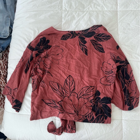 O’Neill lightweight tie long sleeve top, rust color, size M - Picture 4 of 4